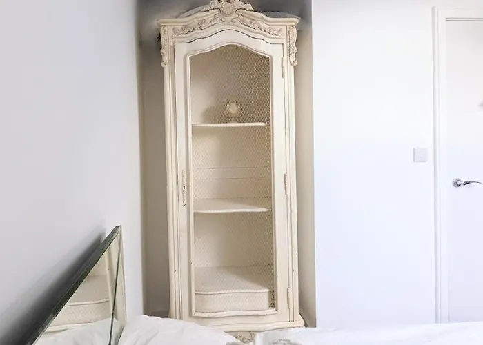 The Penthouse Double Bedroom For Rent Use Of Kitchen Parking On Request
