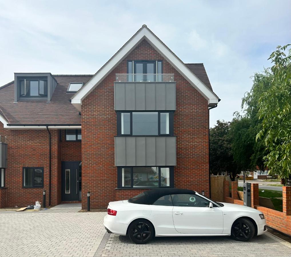 The Penthouse Double Bedroom For Rent Use Of Kitchen Parking On Request Homestay Epsom